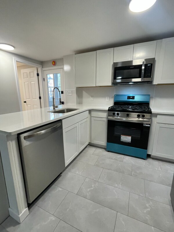 Building Photo - 65 Hudson Ave