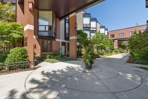 Building Photo - 1240 W Cottage Pl