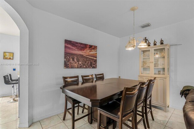 Building Photo - 755 E Mowry Ct