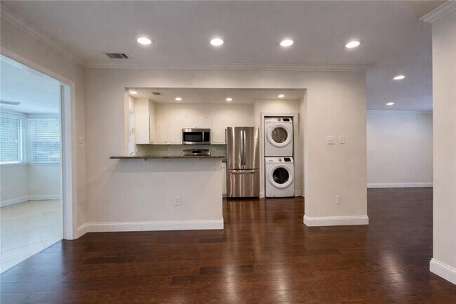 Building Photo - 138 Woodmere Square NW