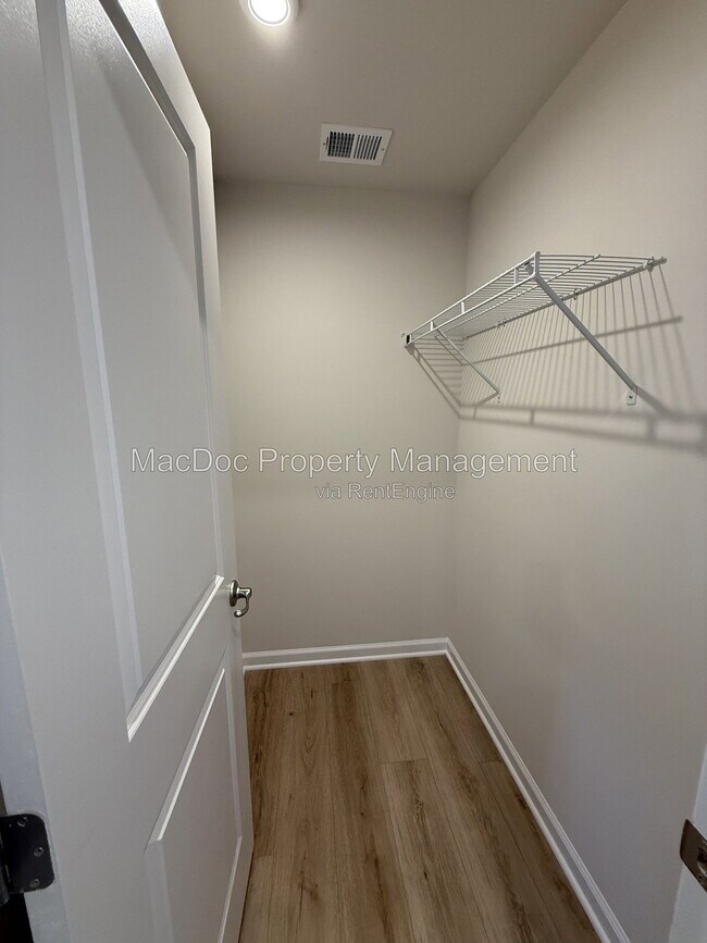 Building Photo - 1100 Rampart Dr