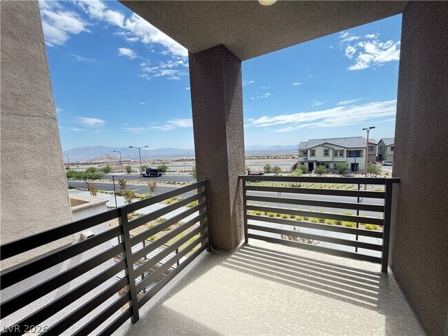 Building Photo - 1741 N Desert Foothills Dr