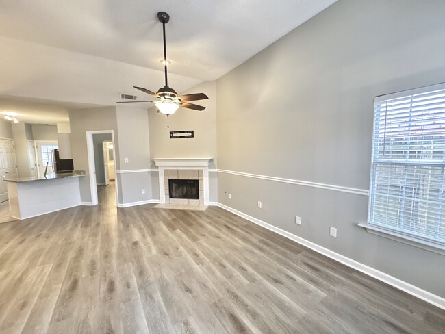 Spacious Living Area - 1217 Brady Hollow Ln