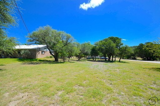 Building Photo - Nice Country living!