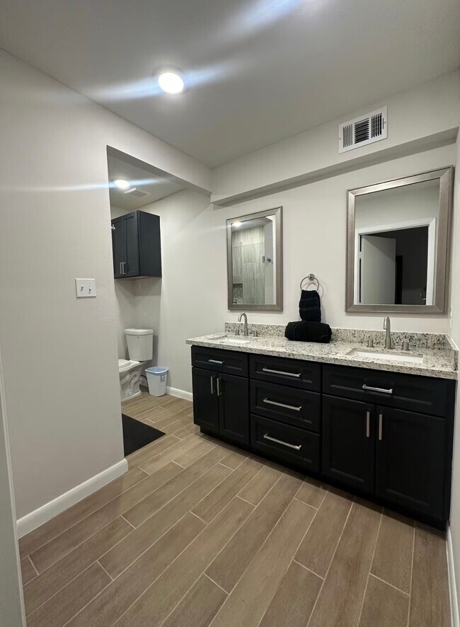 Building Photo - 2822 Briarhurst Dr