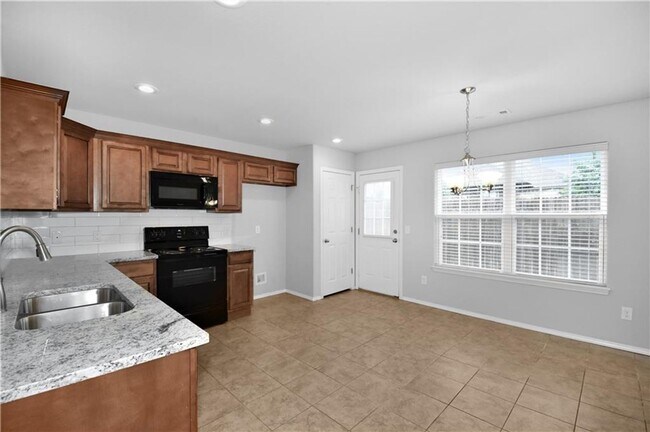 Building Photo - Great home near Bentonville West