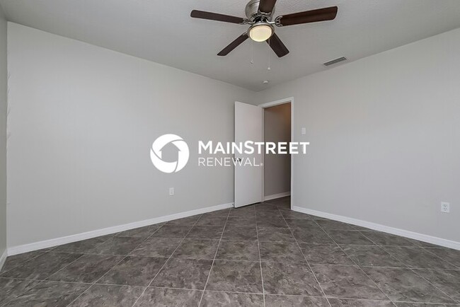Building Photo - 7900 Lightfoot Dr
