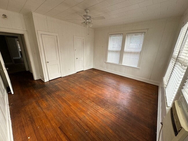 Building Photo - Beautiful Highland 1 bedroom Apartment