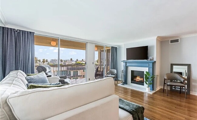 Building Photo - Luxurious Beverly Hills Penthouse Condo wi...