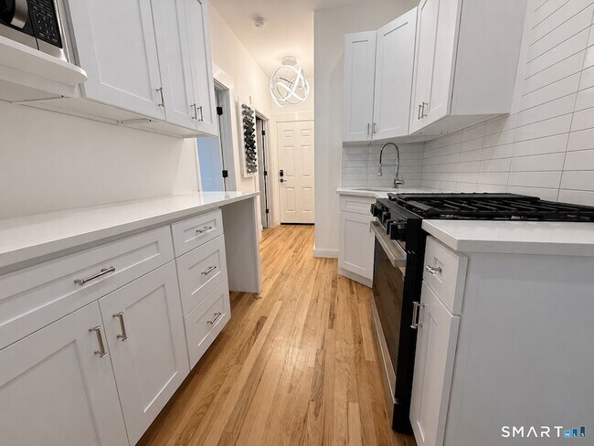 Building Photo - 492 Lombard St