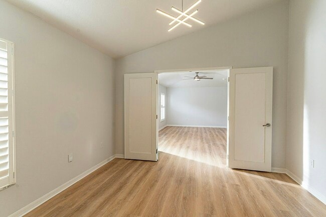 Building Photo - 1613 Crown Hill Blvd