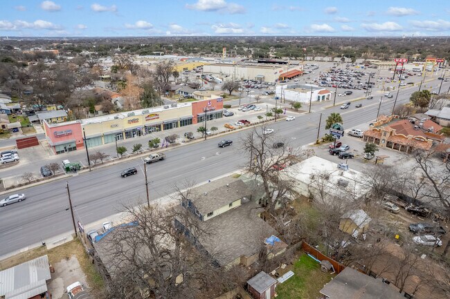 Building Photo - 811 S General McMullen Dr