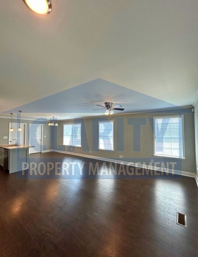 Building Photo - Charming 3 Bedroom, 2 Bath Home with Spaci...