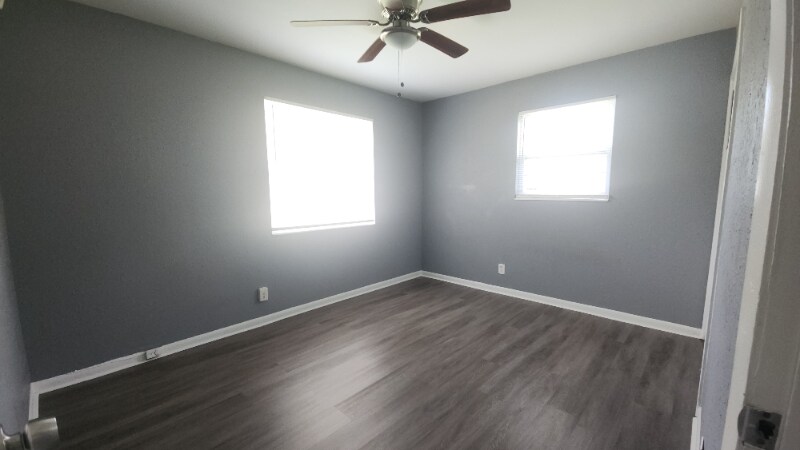 Building Photo - 2625 Kershaw Dr W