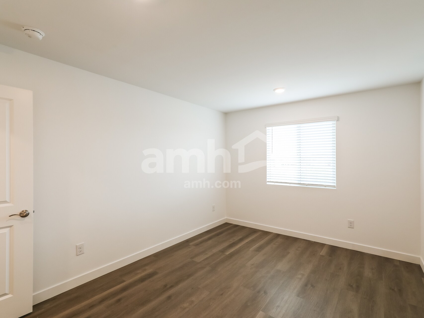 Building Photo - 6119 W Calle Lingo
