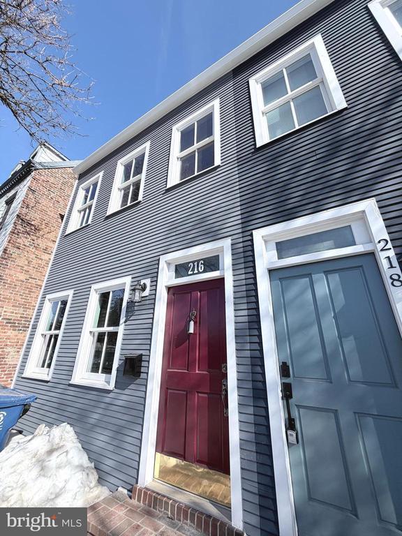 Building Photo - 216 S Henry St