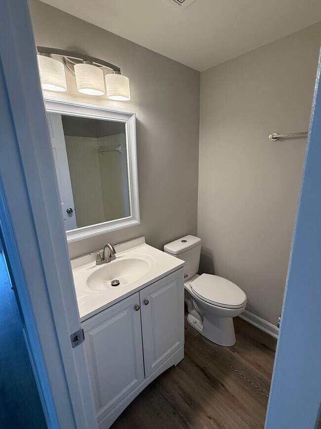 Building Photo - 3 BEDROOM CONDO. Walking Distance to University of NC-Charlotte