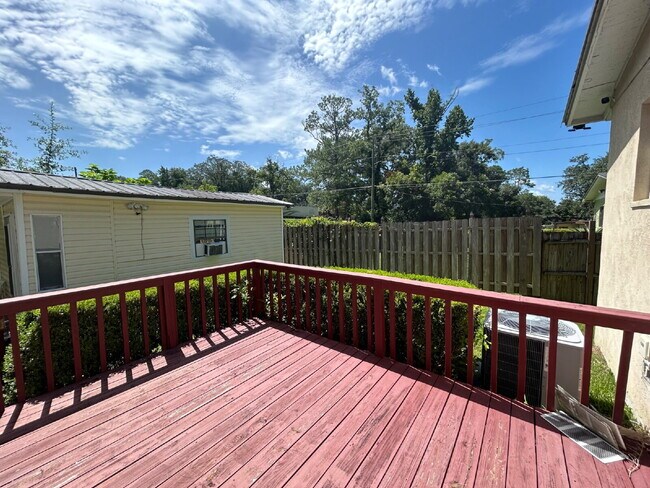 Building Photo - $250 Off Your Second Month's Rent + $250 Referral Bonus | Student-Friendly 3BR Home Minutes from ...
