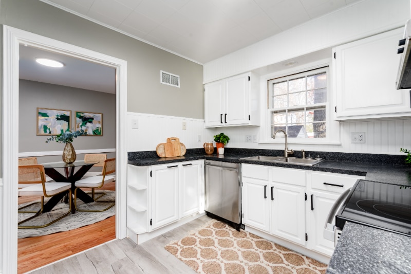 Building Photo - 554 S Clay Ave