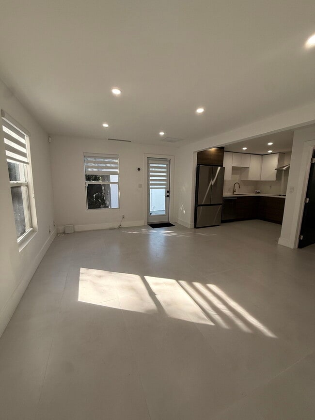 Building Photo - 4430 NW 1st Ave