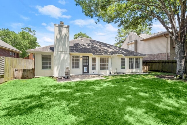 Building Photo - 16014 Lakestone Dr