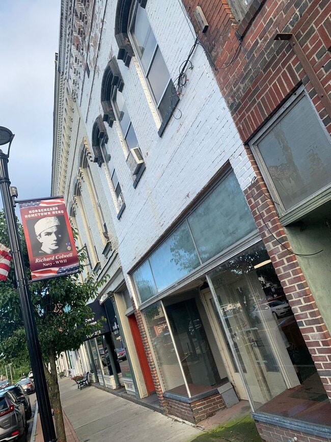 Building Photo - 123 W Franklin St