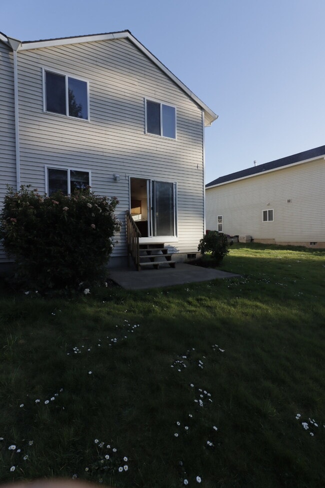 Building Photo - 3 Bedroom 2.5 Bathroom  Townhome