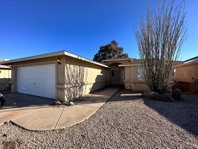 Building Photo - Great 3 Bedroom, 2 Bath Home Centrally located in Kingman!
