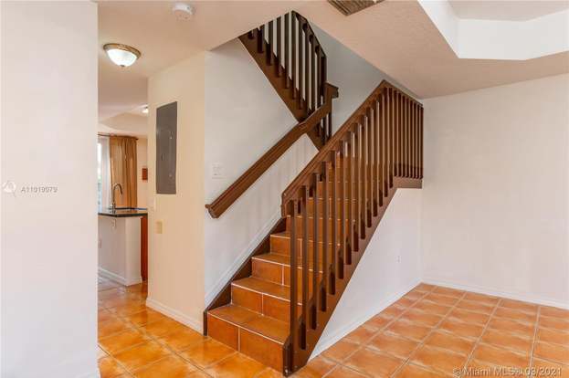 Building Photo - 632 SW 107th Ave