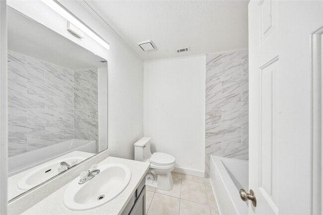 Building Photo - 19519 Mallard Lake Ln