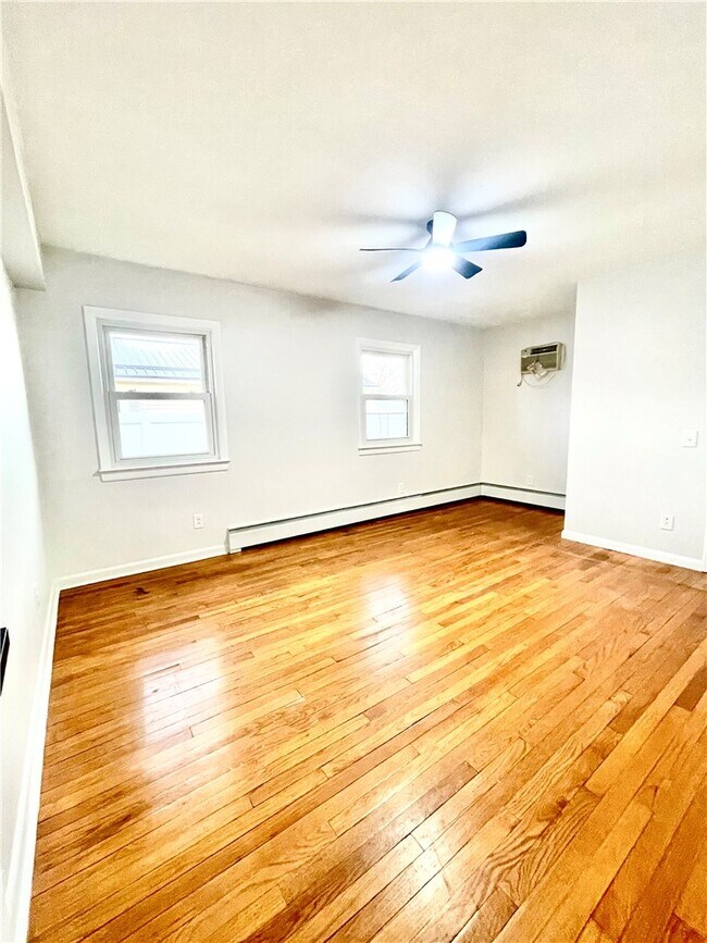 Building Photo - 218 Lynhurst Ave