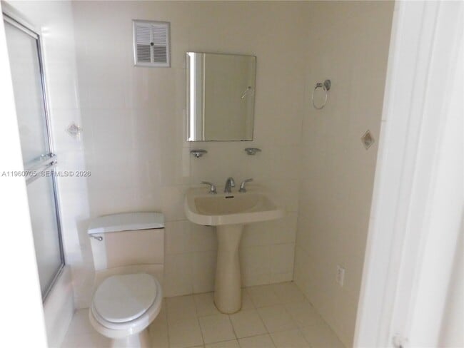 Building Photo - 14211 Kendale Lakes Cir