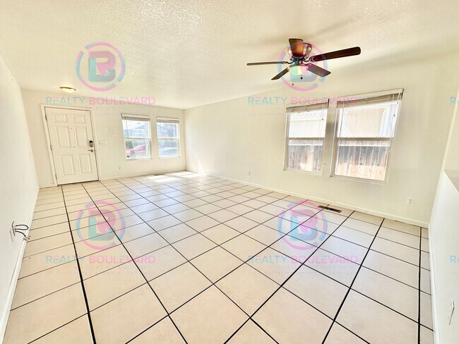 Building Photo - 9685 Canyon Meadows Dr