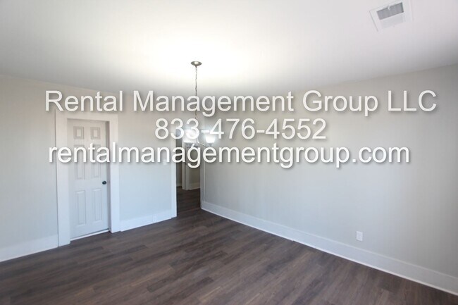 Building Photo - 3 Bedroom, 2 Bath! New on the Market and N...