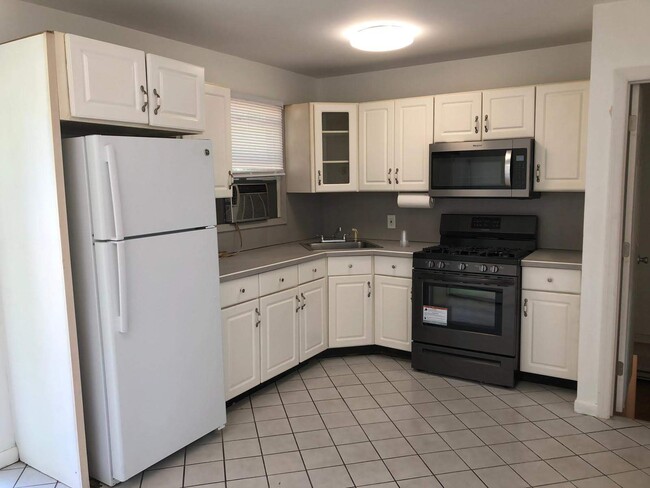 Kitchen with Appliances - 32 Locker St