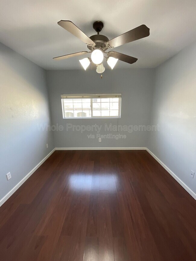 Building Photo - 2737 W Greens Dr