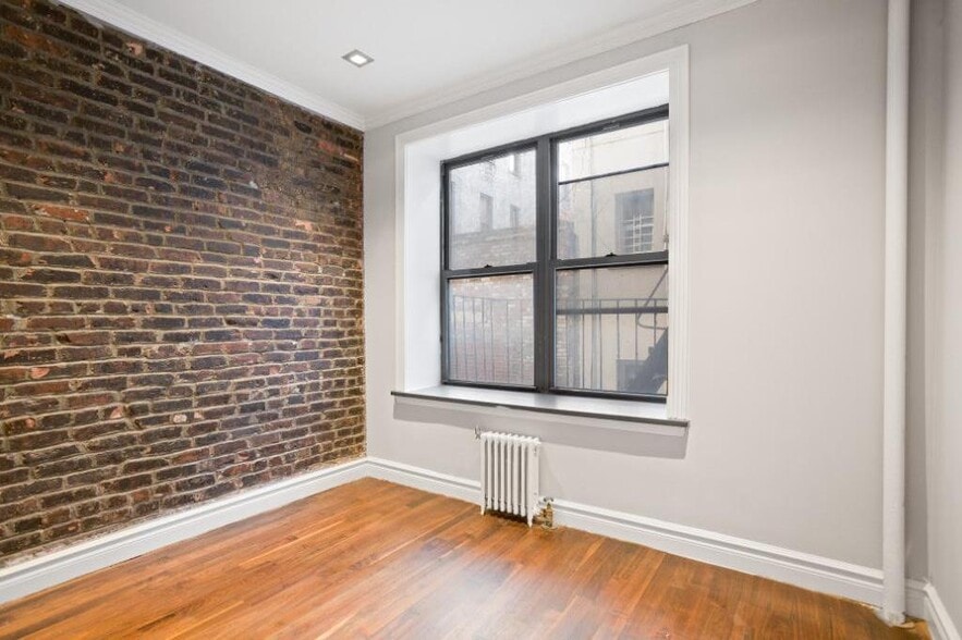 Building Photo - 432 E 13th St