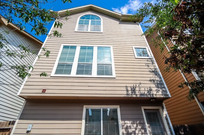 Building Photo - 10738 Clearview Villa Pl