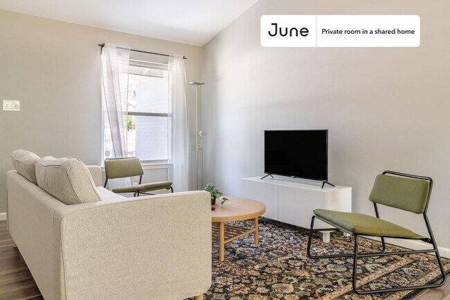 Building Photo - Private bedroom in 3 bed/2 bath Home