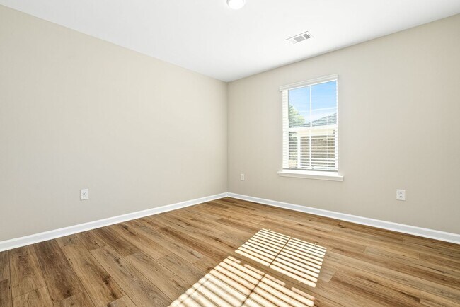Building Photo - 1057 Douglas St