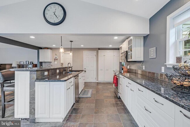 Building Photo - 12918 Framingham Ct