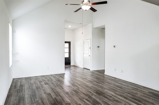 Building Photo - 9011 Beacon Mill Dr