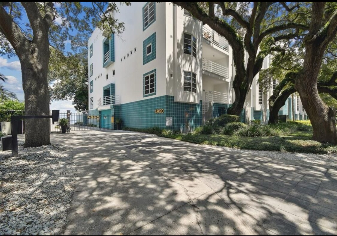 4950 Entrance - 4950 Bayshore Blvd