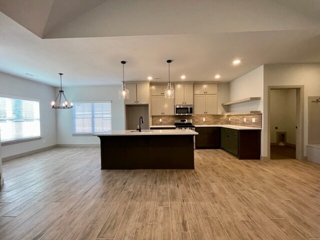 Building Photo - 912 Cook St