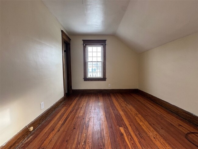 Building Photo - 66 Cook St