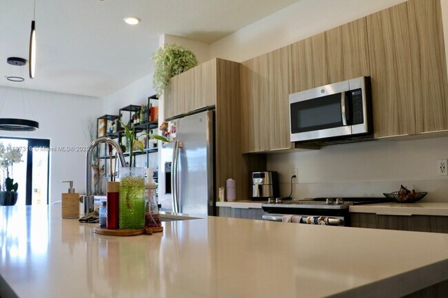 Building Photo - 7819 NW 104th Ave