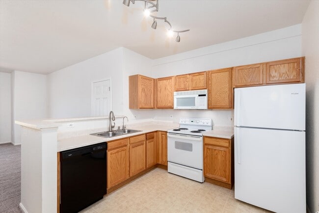 Building Photo - 905 S Zeno Way