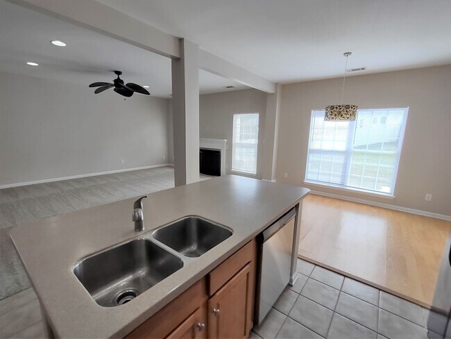 Building Photo - Beautiful Home located in the McCoy Crossing Community!