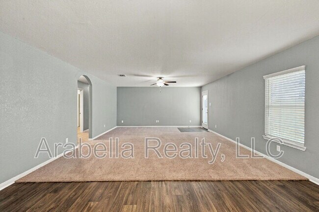 Building Photo - 11641 Claudette St