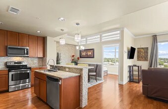 Building Photo - 215 Center St